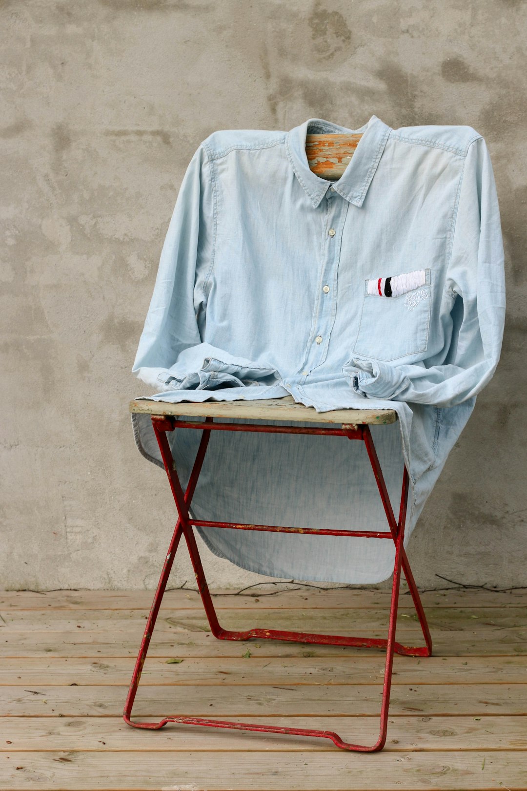 blue-dress-shirt-on-chair-81ibsv021f0